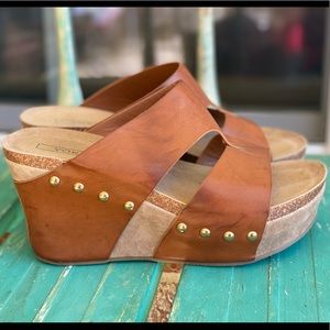 Yoki EUC Woman’s Size 8 Wedge Brown Tan  Sandles